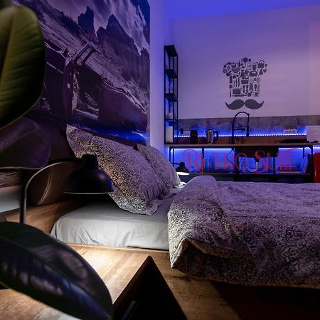 Maera Suites Central Bukarest Exteriör bild